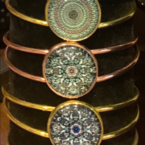 Bangle bracelets - Picture 2 of 3